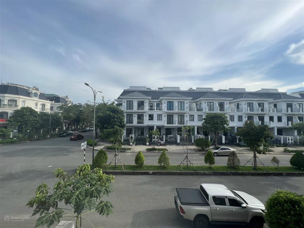 Cho thuê nhà phố hoàn thiện nội thất 6x16 kđt lakeview city  giá 30 triệu/tháng