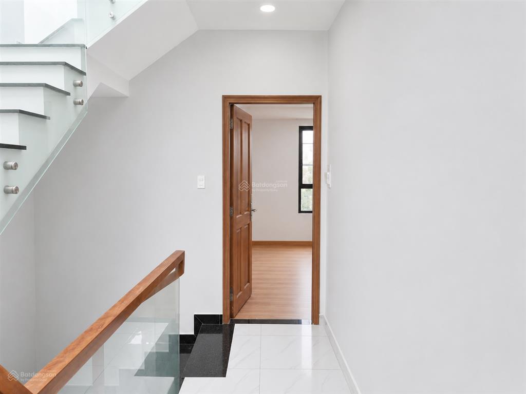 Cho thuê văn phòng tại kđt lakeview city  20m2  giá 5,5 triệu/tháng
