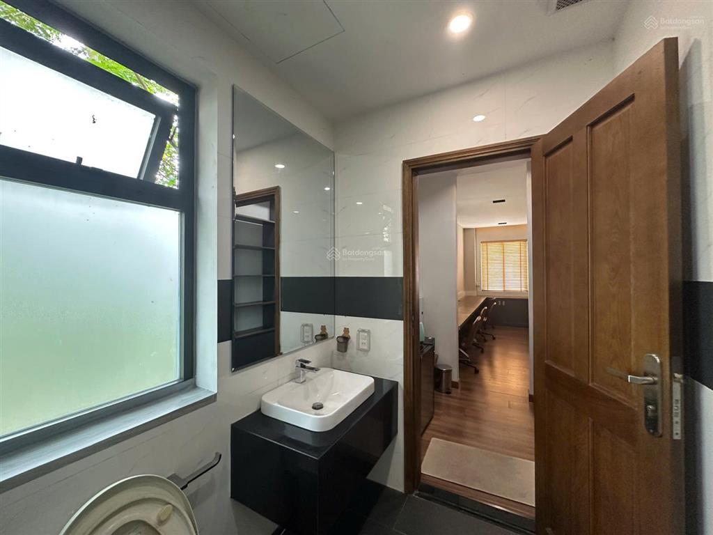 Cho thuê văn phòng tại kđt lakeview city  35m2  giá 7,5 triệu/tháng