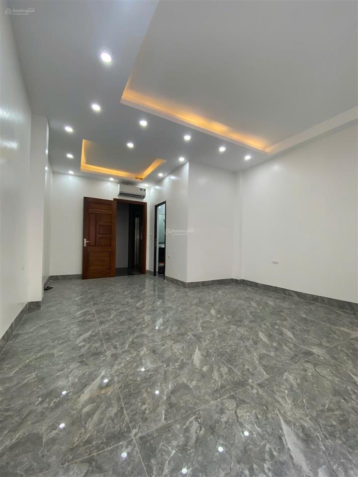 Bán nhà nguyễn đình hoàn, nghĩa đô, cầu giấy  ô tô vào nhà  6 tầng thang máy