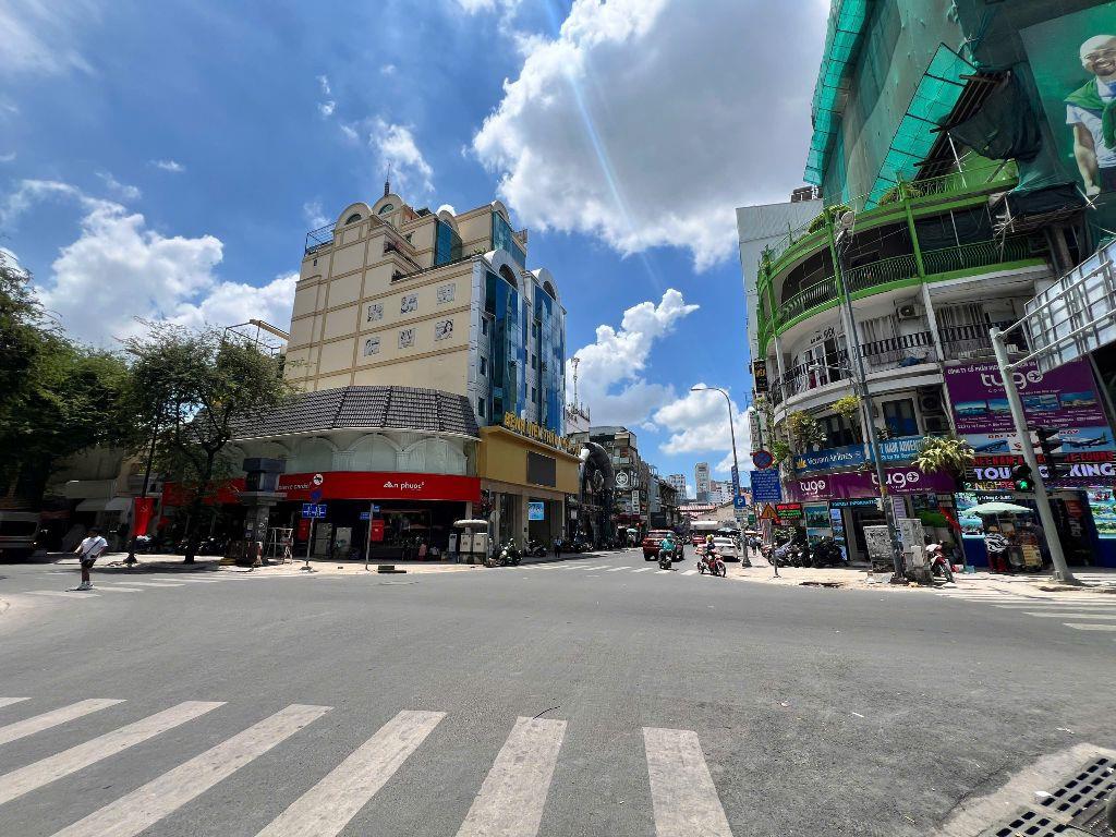 Bán nhà Góc 2MT Nguyễn Huệ - Nguyễn Thiệp, P. Bến Nghé, Quận 1 - 18x27m, 4 tầng. 2000 tỷ