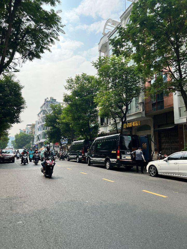Bán gấp Mặt Tiền Nguyễn Thái Bình, Quận 1, DT: 4x18m, 3 tầng, Giá 42 tỷ