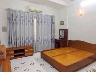Cho thuê nhà 40 m2 c4, có xép ngõ 445 Lạc Long quân, k