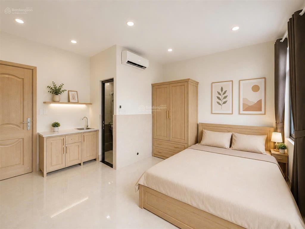 Phòng mới xây, nội thất đầy đủ, an ninh ngay ngã 4 bốn xã. cửa sổ ban công siêu thoáng mát