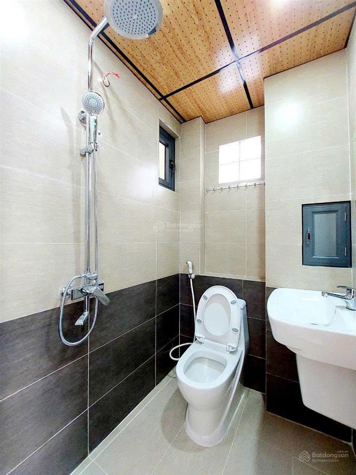 Phòng mới xây, nội thất đầy đủ, an ninh ngay ngã 4 bốn xã. cửa sổ ban công siêu thoáng mát