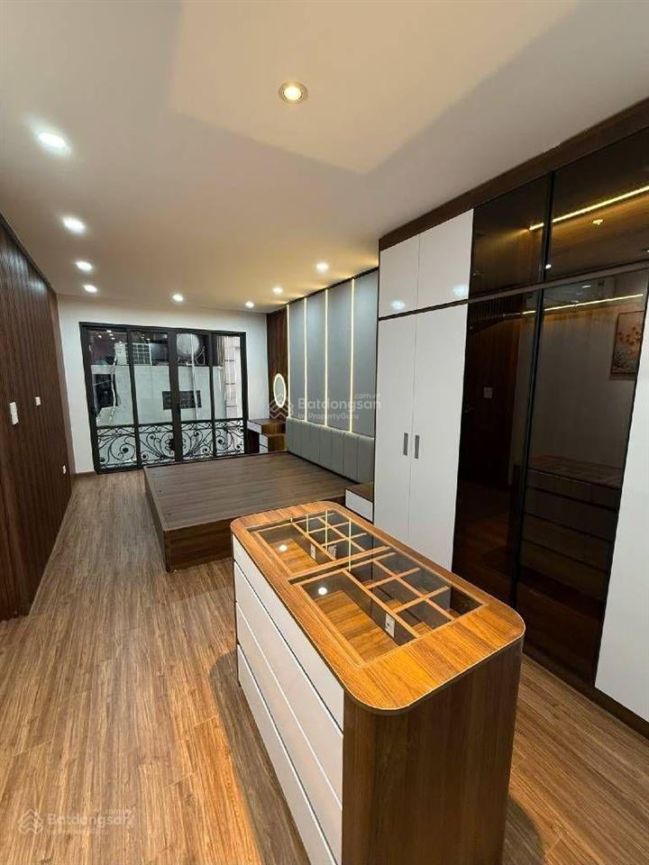 Bán nhà phân lô nguyễn chí thanh, ô tô tránh vỉa hè, 36m2, 6 tầng thang máy, nội thất mới tinh