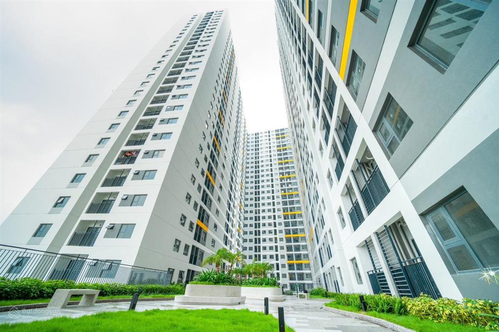 Bán gấp căn góc 2 phòng ngủ 2wc 60m2 legacy central giá ngộp bank chỉ 1,8 tỷ, sổ sẵn hỗ trợ vay 80%