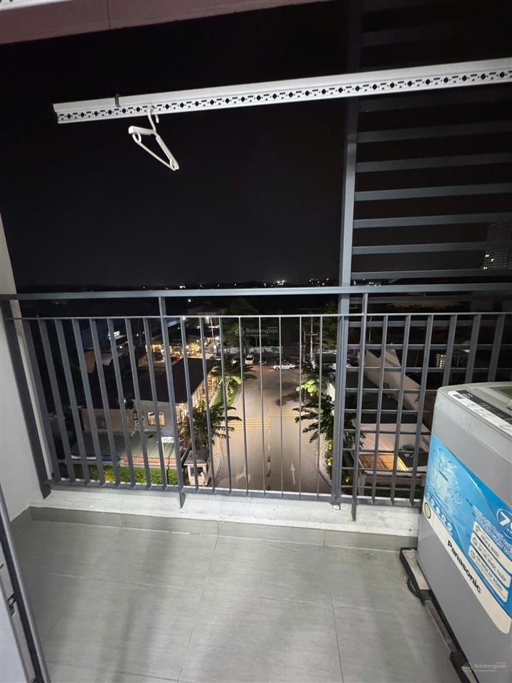 Bán gấp căn góc 2 phòng ngủ 2wc 60m2 legacy central giá ngộp bank chỉ 1,8 tỷ, sổ sẵn hỗ trợ vay 80%