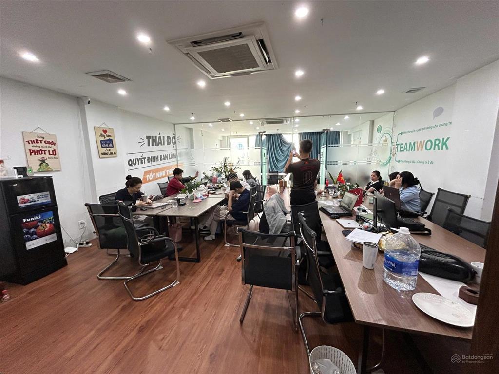 Cho thuê sàn văn phòng 100m2 đường nguyễn hoàng, mỹ đình  thông sàn, trống đồ.
