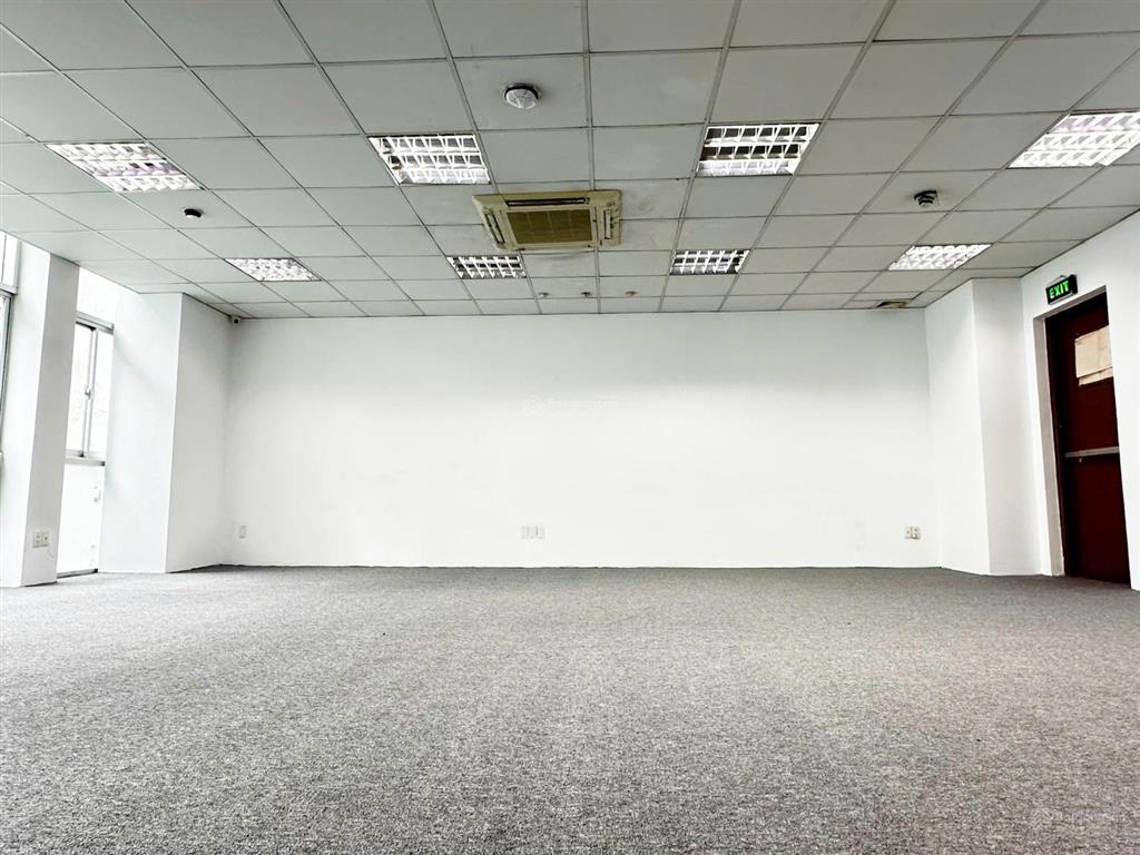 Cho thuê văn phòng view kính, thông thoáng sàn 66m2 đường đoàn văn bơ