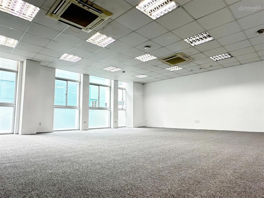 Cho thuê văn phòng view kính, thông thoáng sàn 66m2 đường đoàn văn bơ