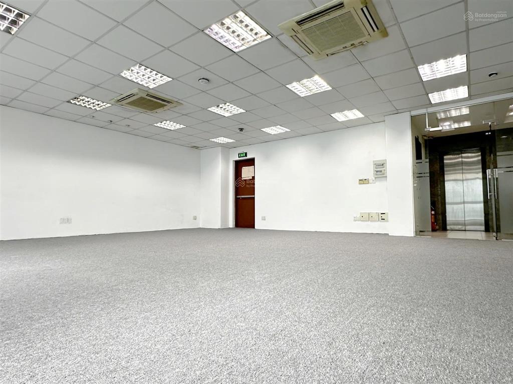 Cho thuê văn phòng view kính, thông thoáng sàn 66m2 đường đoàn văn bơ
