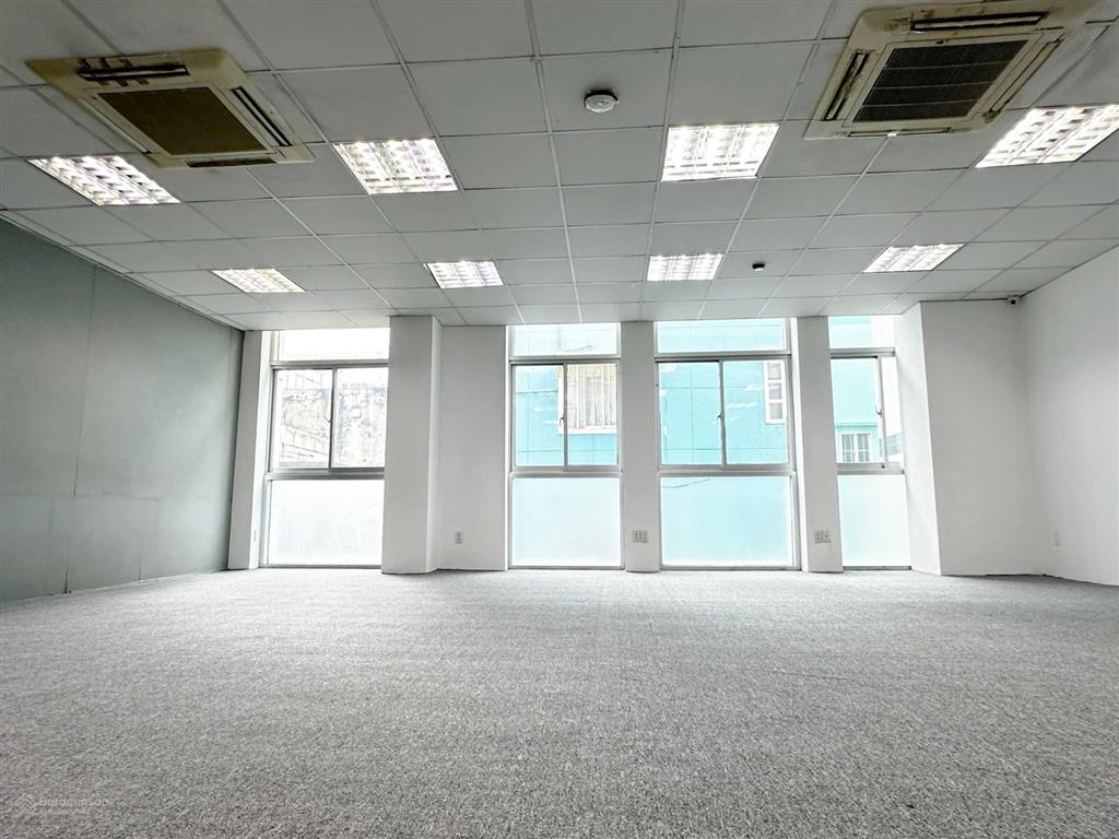 Cho thuê văn phòng view kính, thông thoáng sàn 66m2 đường đoàn văn bơ