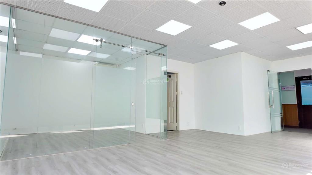 Cho thuê văn phòng 105m2 view kính cửa sổ, thông thoáng đường võ văn tần, quận 3