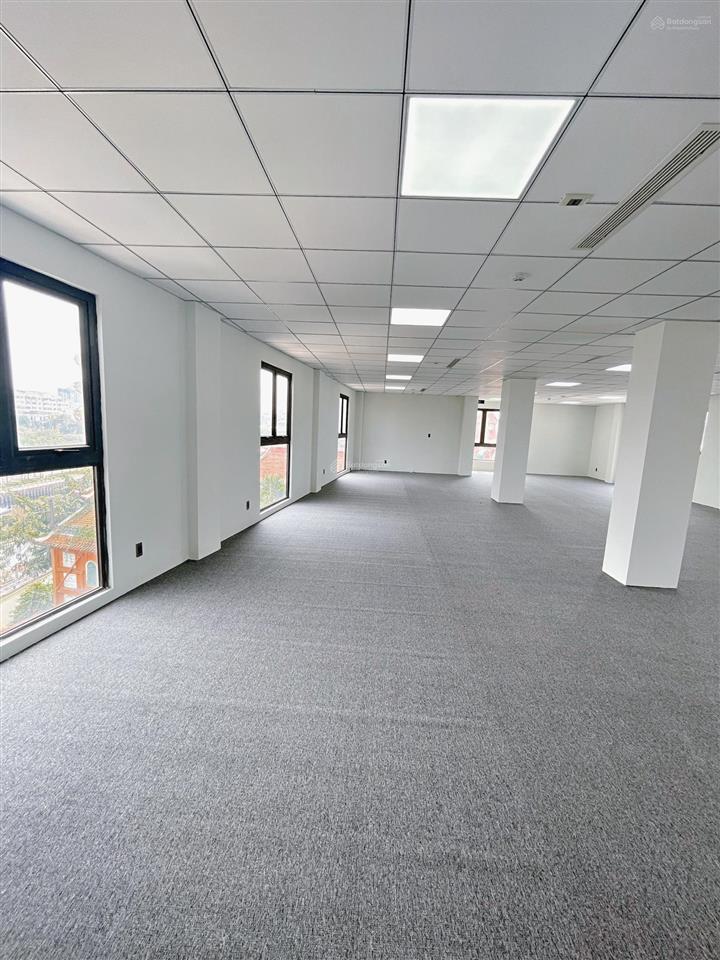 Cho thuê văn phòng 150m2 view sông, thông thoáng tại hoàng sa  q1