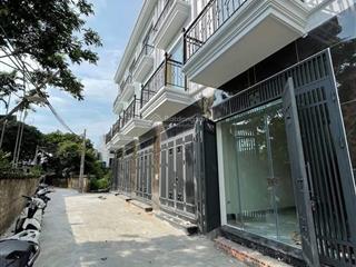 Bán nhà 40m2  3 phòng ngủ  oto đỗ đậu ngày đêm, dân cư đông đúcgần quốc lộ 6  chợ  trường học