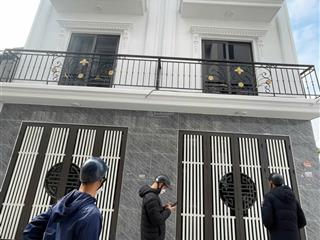 Nhà 37m23 pn mặt ngõ thôngtrước nhà rộng 3m, bán kính 500m đầy đủ chợtrường học các cấp,xe buýt