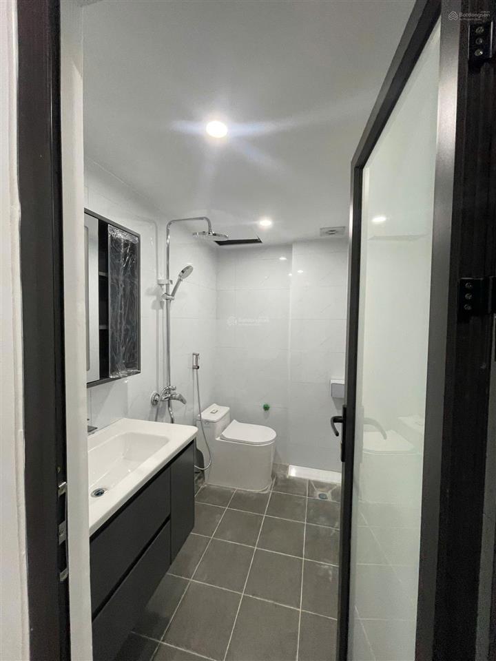 Bán nhà 5 tầng biên giang oto vào cửa gần quốc lộ 6 chợ trường học,bến xega tầu điện yên nghĩa