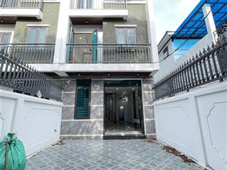 Nhà 90m2 4 tầng có sân đỗ ôtô gần kđt đô nghĩabv nhi hn & đường vđ 4 xung quanh đầy đủ chợtrường