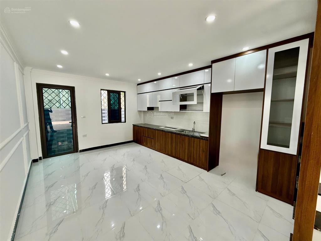 Nhà gần ngay đh thể dục thể thao mặt ngõ ô tô 4m xây độc lập hiện đại4 tầng 50m2 giá 3,98 tỷ