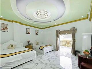 Bán khách sạn 4 tầng, 11 phòng kinh doanh, trung tâm đà lạt gần chợ đêm đà lạt. dt 87,5m2  8,9 tỉ