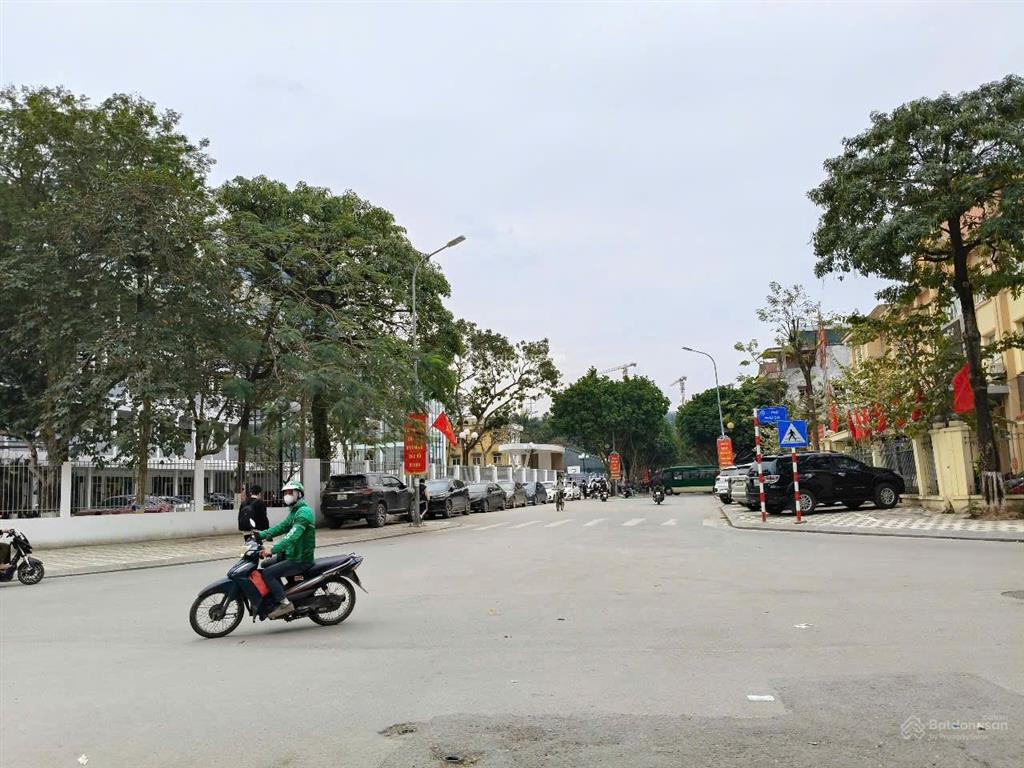 Bán đất tây hồ ô tô tránh 230m mt 12m 41 tỷ xây biệt thự