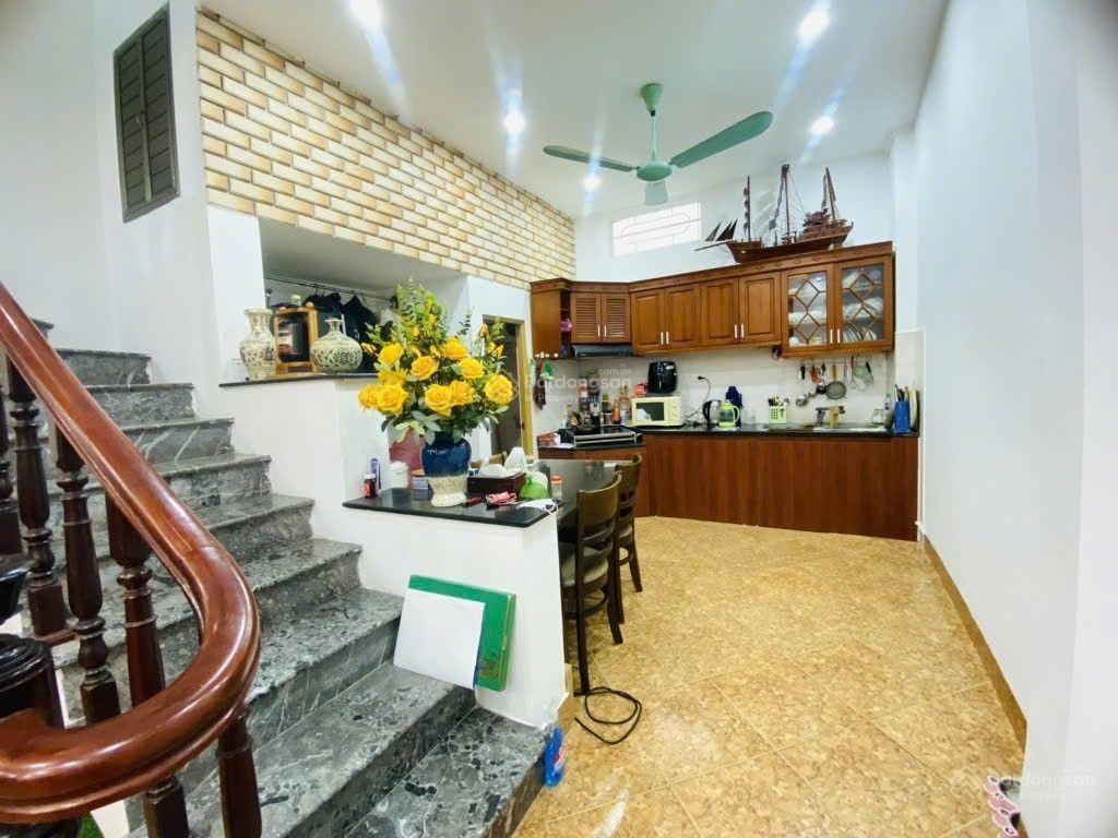Bán đất tặng nhà 3 tầng 60m2, 8,5 tỷ phú thượng, tây hồ