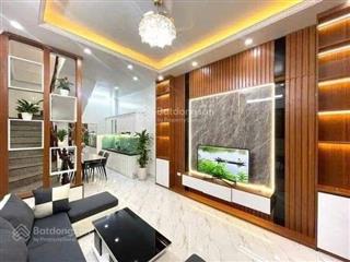 Bán nhà phú thượng tây hồ 32m 5 tầng mt 4m giá 6,3 tỷ cách mặt phố 40m