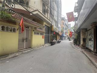 Mình cần bán căn nhà dt 70m2 thụy khuê, ô tô đỗ cửa, vài bước ra phố sát mặt hồ tây, gần chu văn an