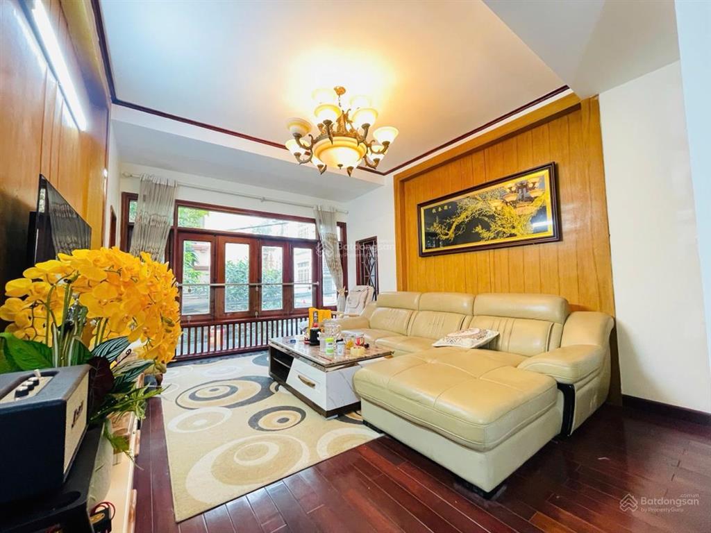 Nhà đẹp tây hồ ô tô đỗ cửa vị trí vàng trên con phố lạc long quân giá bán chỉ từ 250tr/m2