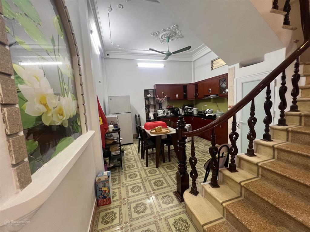 Mình cần bán nhà võng thị  50m ra hồ tây dt 55m2 gần trường đông thái  giá chỉ 12 tỷ