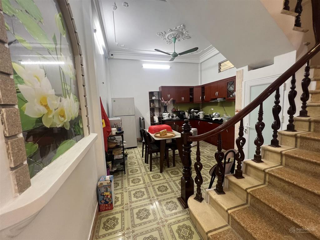 Mình cần bán nhà võng thị  50m ra hồ tây dt 55m2 gần trường đông thái  giá chỉ 12 tỷ