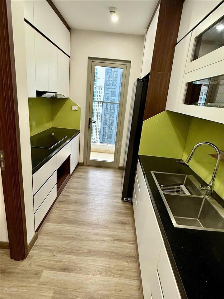 Gia đình chuyển công tác cần bán căn hộ 99m2 lô góc căn 3 ngủ sổ đỏ lâu dài