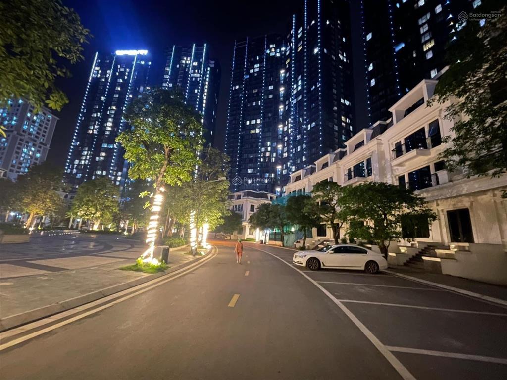 Lô góc liền kề ia20 ciputra  5 tầng  120m²  giá 36,tỷ kinh doanh  view vườn hoa