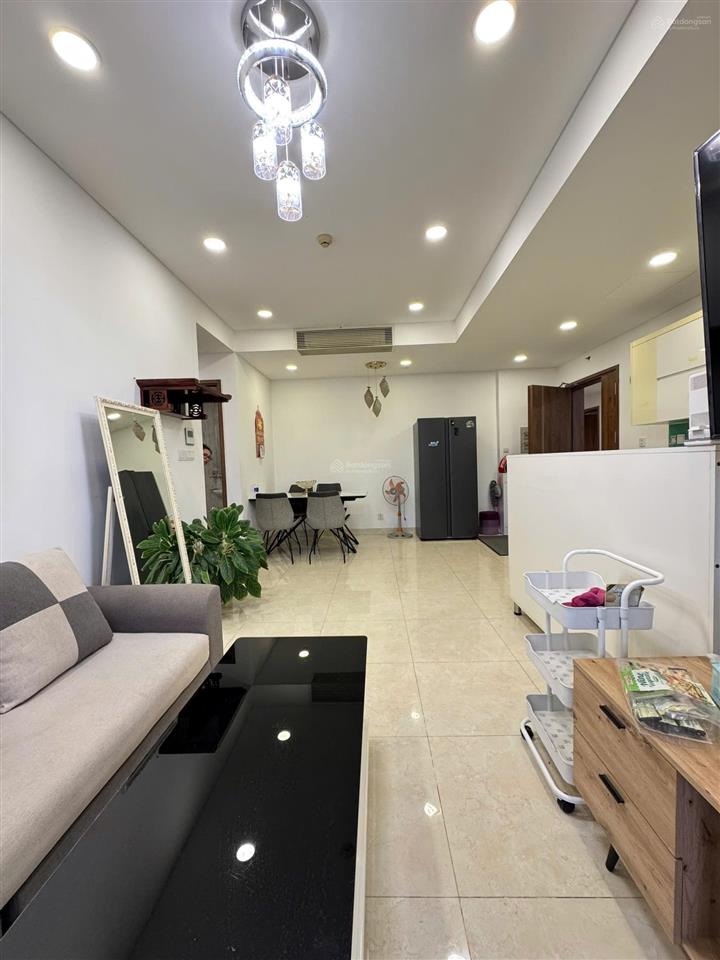 Bán cc golden star, sổ hồng,căn góc 68m 2pn 2wc full nt, giá 4,5tỉ  0937 961 *** thảo