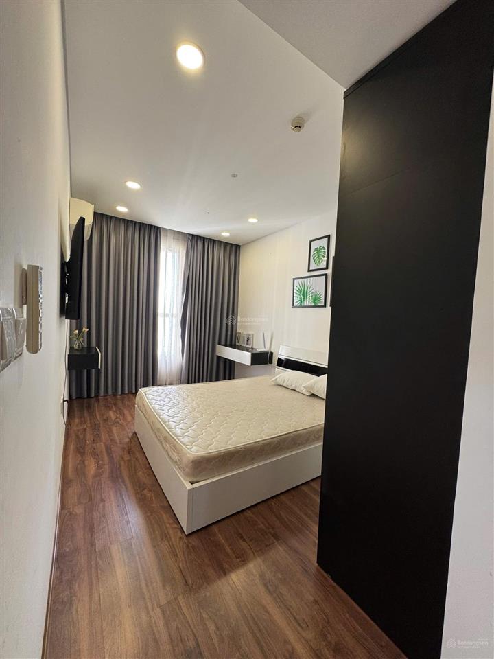 Bán cc golden star, sổ hồng,căn góc 68m 2pn 2wc full nt, giá 4,5tỉ  0937 961 *** thảo