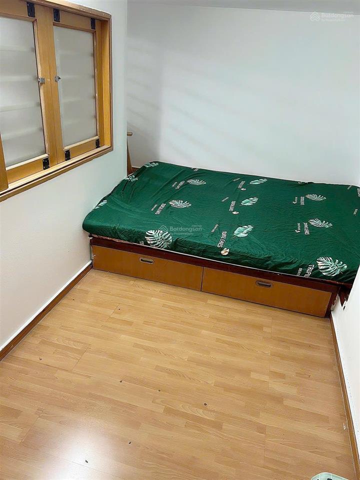 Cho thuê cc hưng vượng 1, 78m2 2pn 1wc thang bộ 8tr/tháng tl,  0937 961 *** thảo