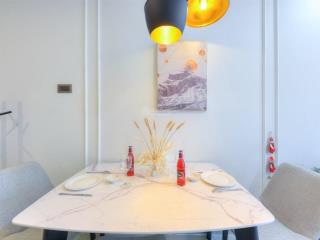 Cần cho thuê gấp căn hộ 2pn, saigon royal, lầu cao, giá 18 triệu/tháng.  0906 378 ***