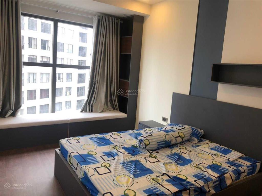 Cần bán gấp căn saigon royal 82m2, view hồ bơi, đủ nội thất, giá chỉ 9 tỷ đồng.  0906 378 ***
