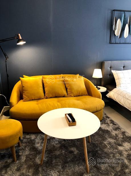 Cần bán gấp officetel saigon royal 1 phòng ngủ riêng 50m2, giá 5.1 tỷ.  thùy 0906 378 ***