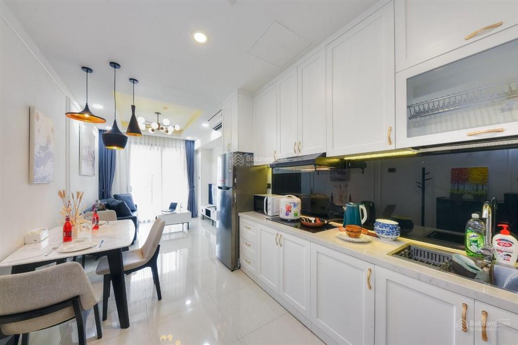 Bán căn hộ 2pn tại saigon royal, giá cực chất 6,8 tỷ, 53,3m2, hướng đông nam.  0906 378 ***