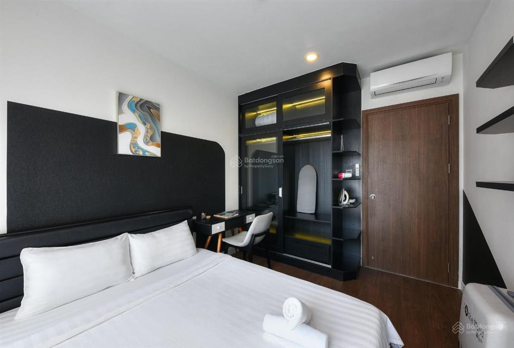 Bán căn hộ 2pn tại saigon royal, giá cực chất 6,8 tỷ, 53,3m2, hướng đông nam.  0906 378 ***
