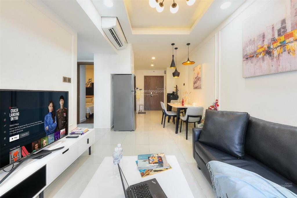 Bán căn hộ 2pn tại saigon royal, giá cực chất 6,8 tỷ, 53,3m2, hướng đông nam.  0906 378 ***