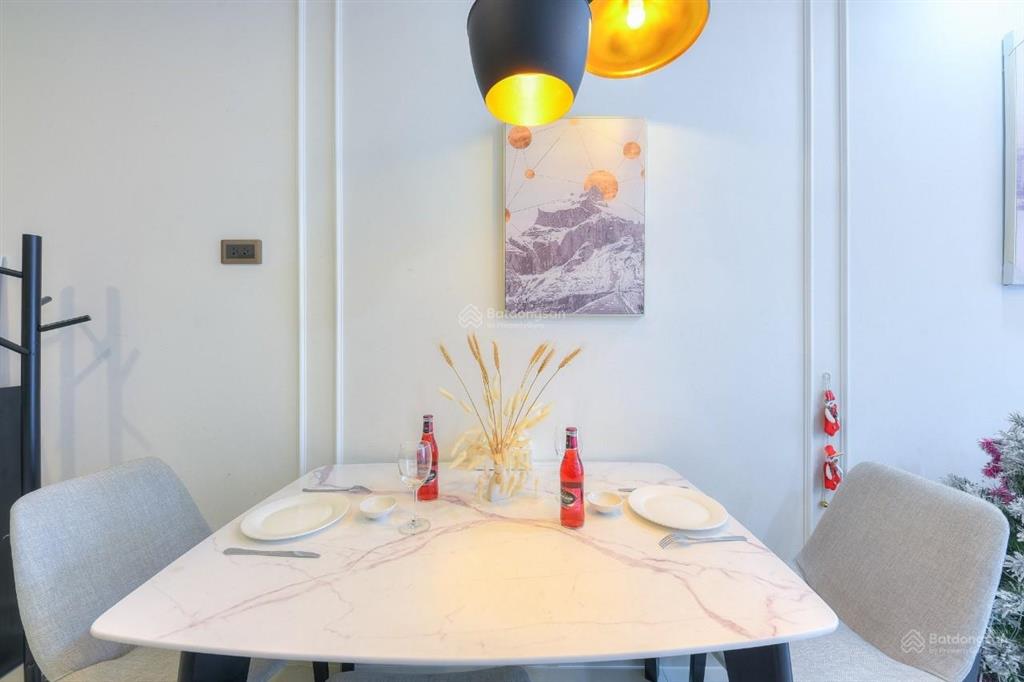 Bán căn hộ 2pn tại saigon royal, giá cực chất 6,8 tỷ, 53,3m2, hướng đông nam.  0906 378 ***