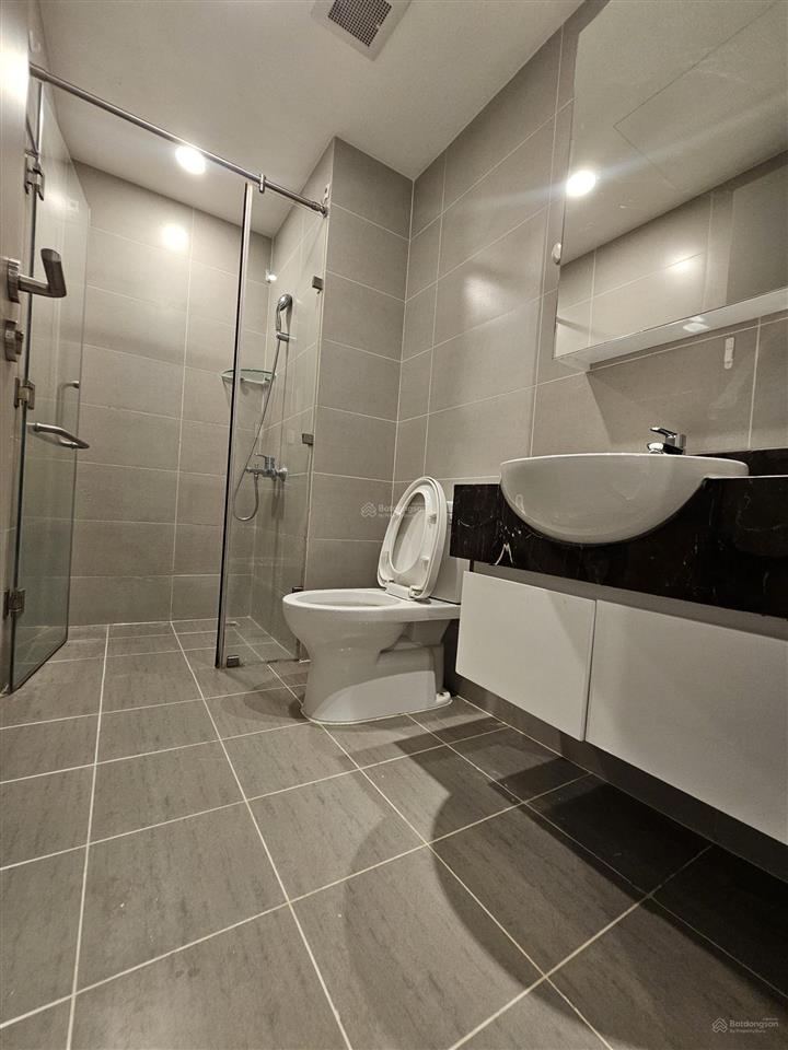 Bán căn hộ 2 phòng ngủ 2 wc the gold view q4 nội thất cơ bản giá 5 tỷ view nội khu  0902 610 ***