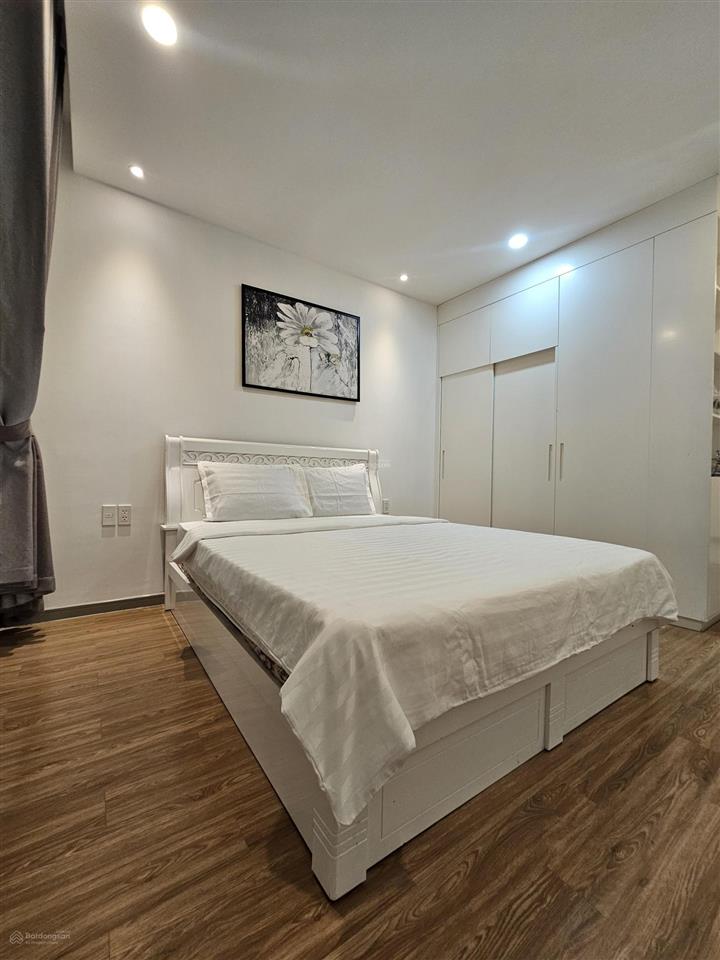 Bán căn hộ 2 phòng ngủ 2 wc the gold view q4 nội thất cơ bản giá 5 tỷ view nội khu  0902 610 ***