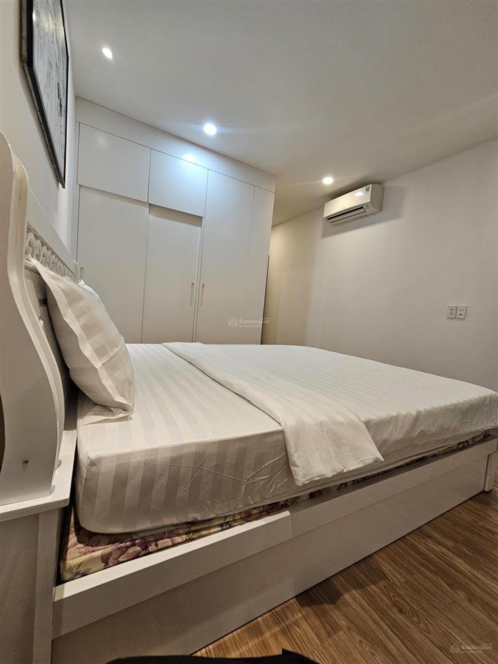 Bán căn hộ 2 phòng ngủ 2 wc the gold view q4 nội thất cơ bản giá 5 tỷ view nội khu  0902 610 ***