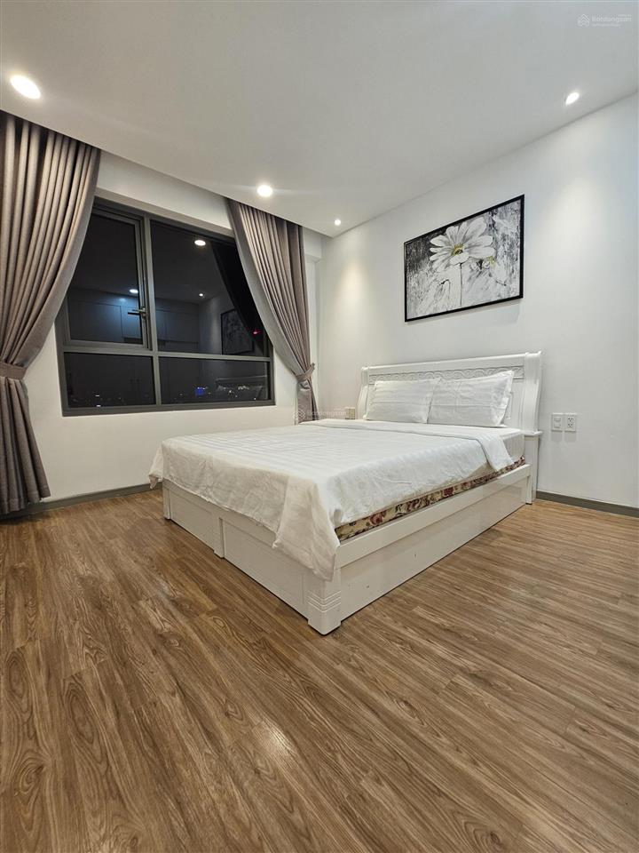 Bán căn hộ 2 phòng 2 wc gold view q4 nt cơ bản thật 100% giá 4 tỷ 55 view nội khu  0902 610 ***