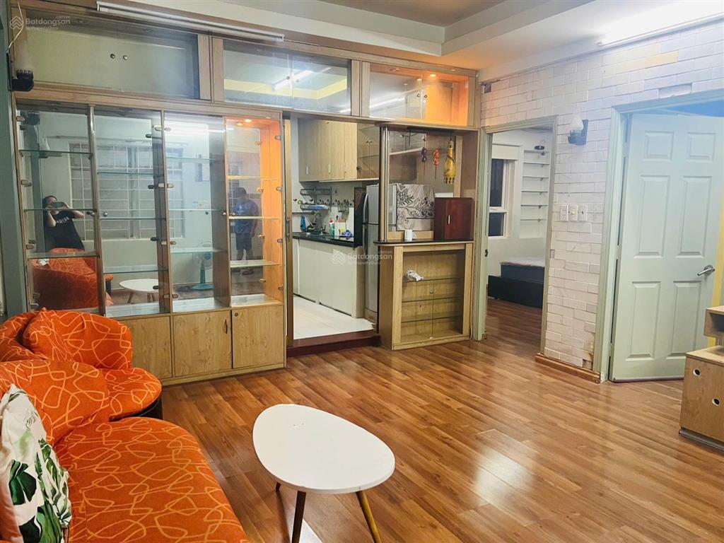 Cho thuê căn 2 pn chung cư tôn thất thuyết, p1, q4  đủ nội thất, nhà đẹp. 10 triệu/tháng