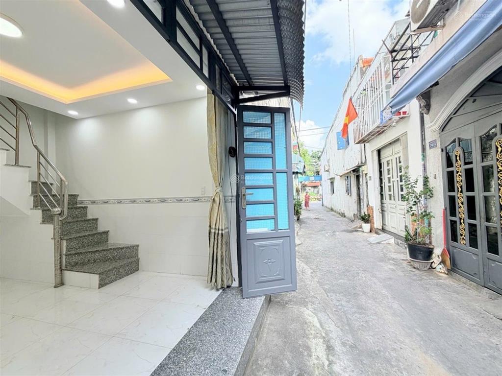 Nhà 2 tầng sát aeon tân phú, chỉ 2tỷ270, đường lớn 4m, sổ hồng riêng, không quy hoạch, giáp tân phú